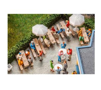 207139 Faller 5 Biertischgarnituren 180963.jpg